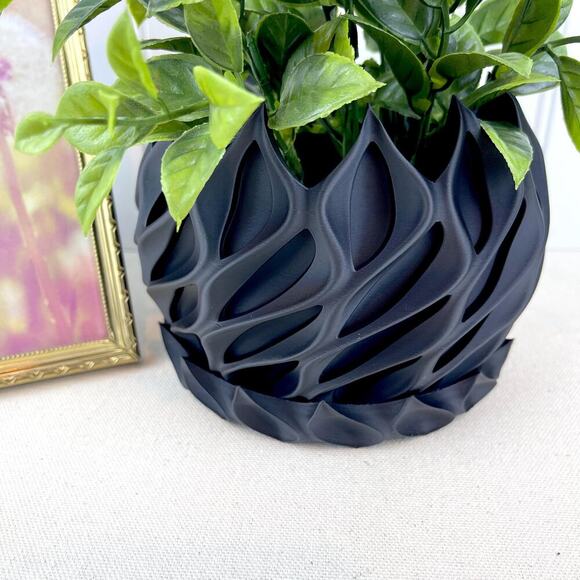 Modern Geometric Planter Pot, Twisted Planter Pot, Small Indoor Flower Pot - Picture 2 of 10